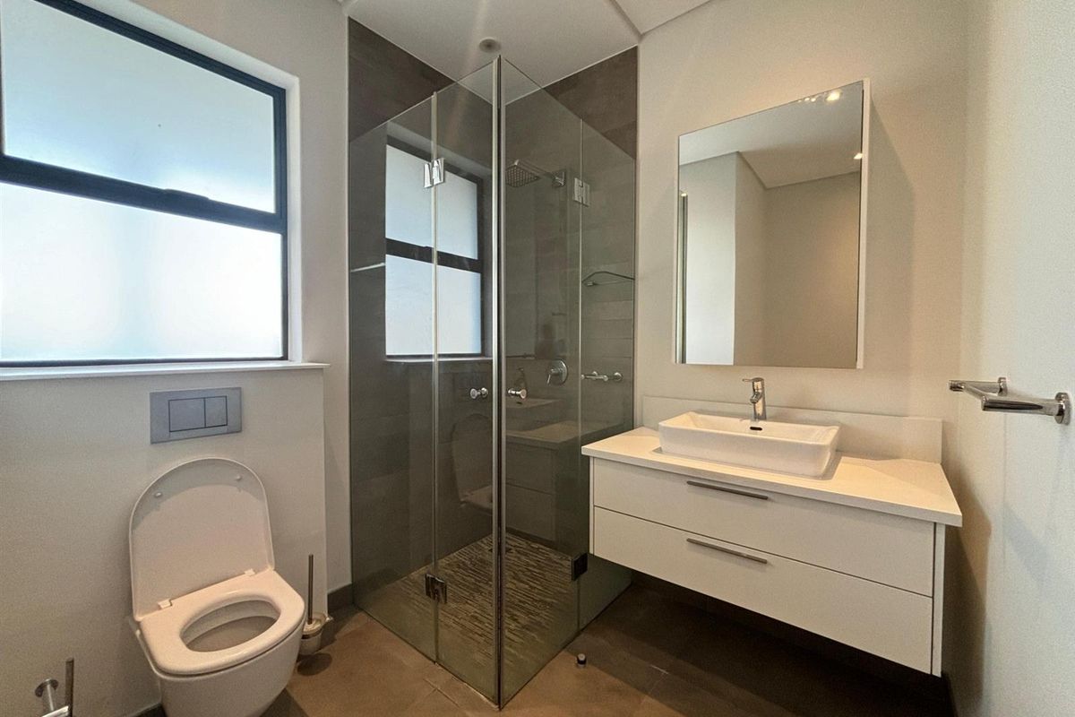 Luxury 2-Bedroom Apartment with Golf Course Views - Photo 5