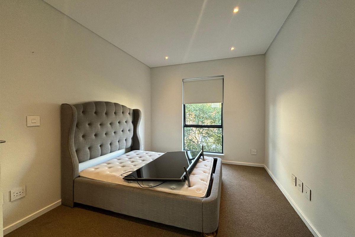 Luxury 2-Bedroom Apartment with Golf Course Views - Photo 3