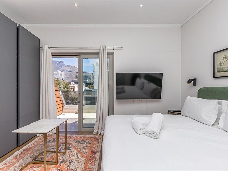 Top-Floor Studio with Balcony - Bree Street’s Coveted Airbnb Gem - Photo 3