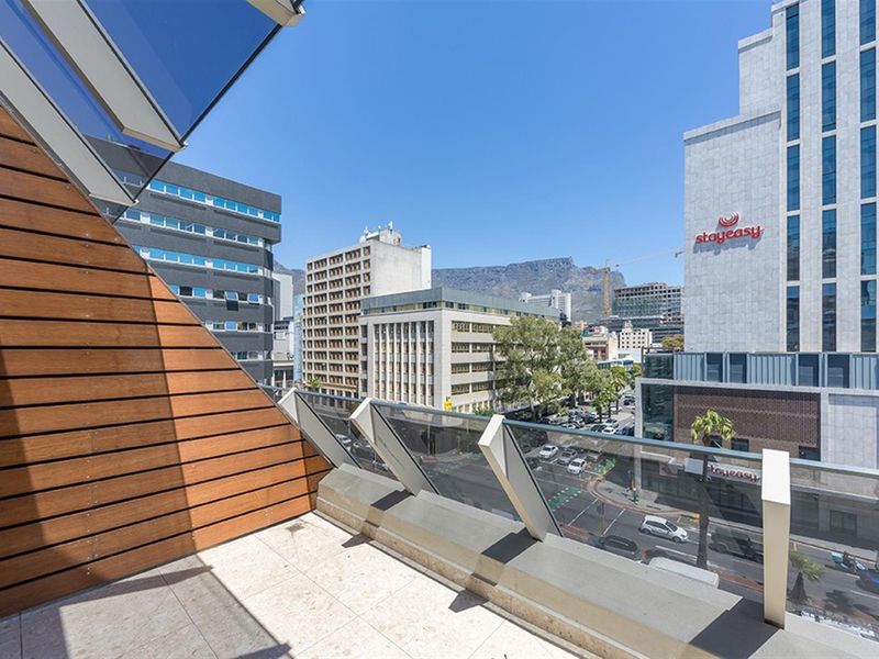 Top-Floor Studio with Balcony - Bree Street’s Coveted Airbnb Gem - Photo 6