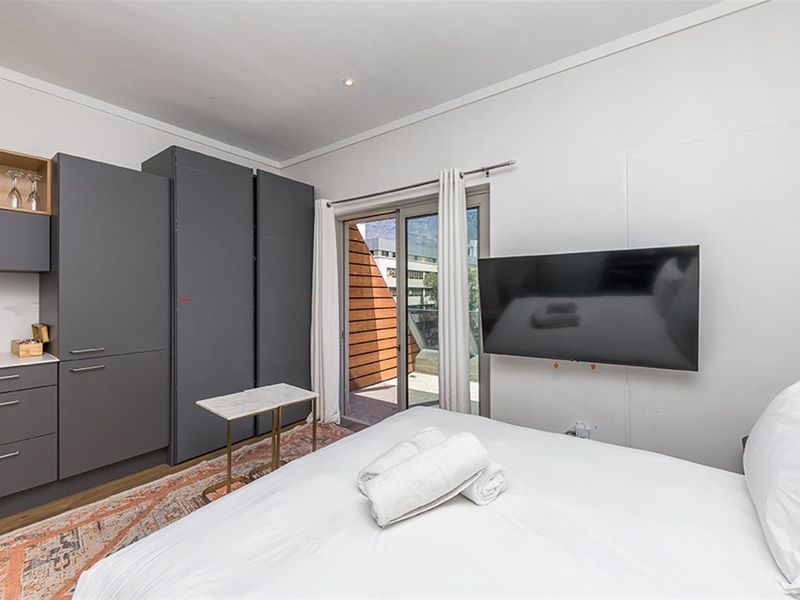 Top-Floor Studio with Balcony - Bree Street’s Coveted Airbnb Gem - Photo 2