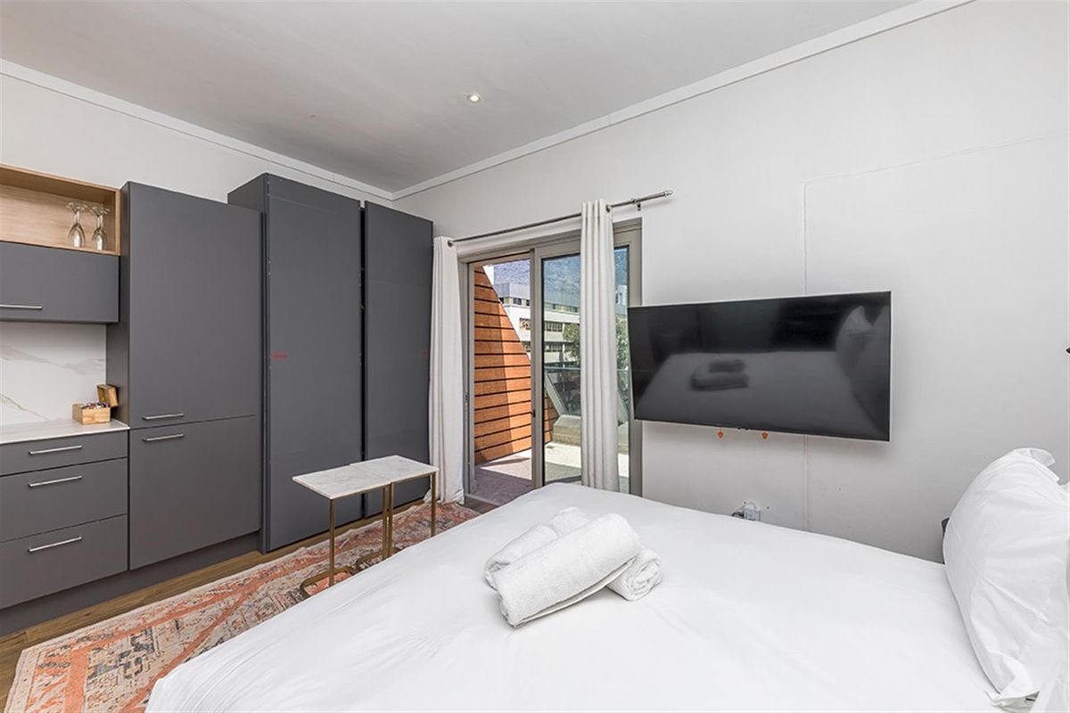 Top-Floor Studio with Balcony - Bree Street’s Coveted Airbnb Gem - Photo 2