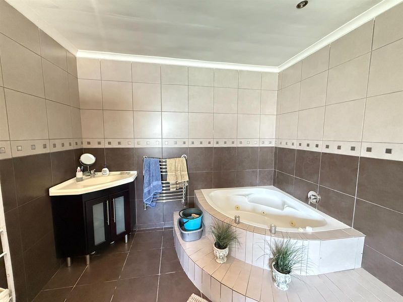 Modern Dual-Living Home with Spacious Flatlet and Pool in Vasco Estate - Photo 10