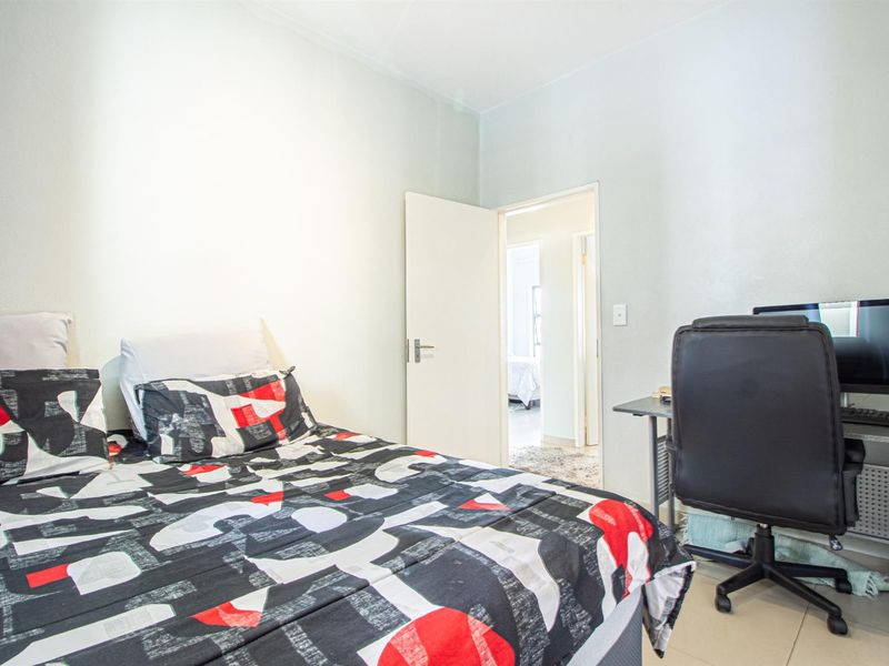 Stunning 3 Bedroom Apartment in Northriding - Photo 9