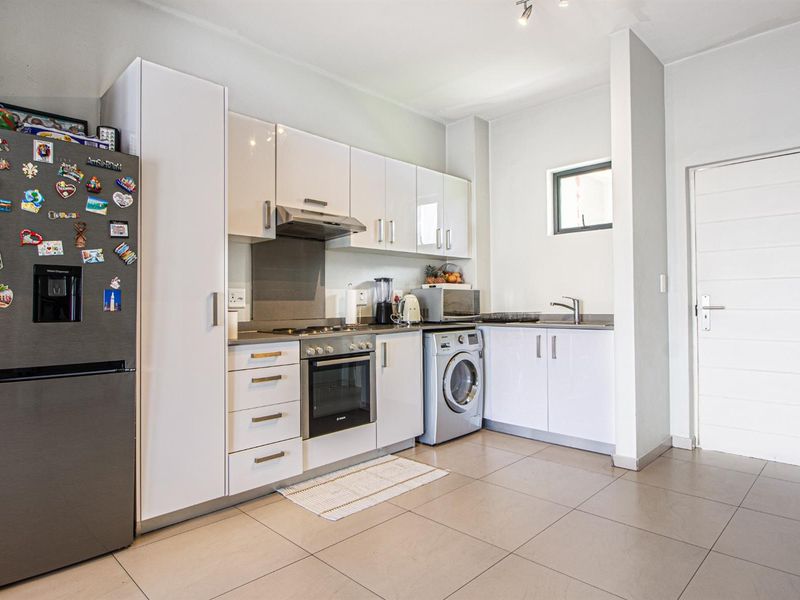 Stunning 3 Bedroom Apartment in Northriding - Photo 2