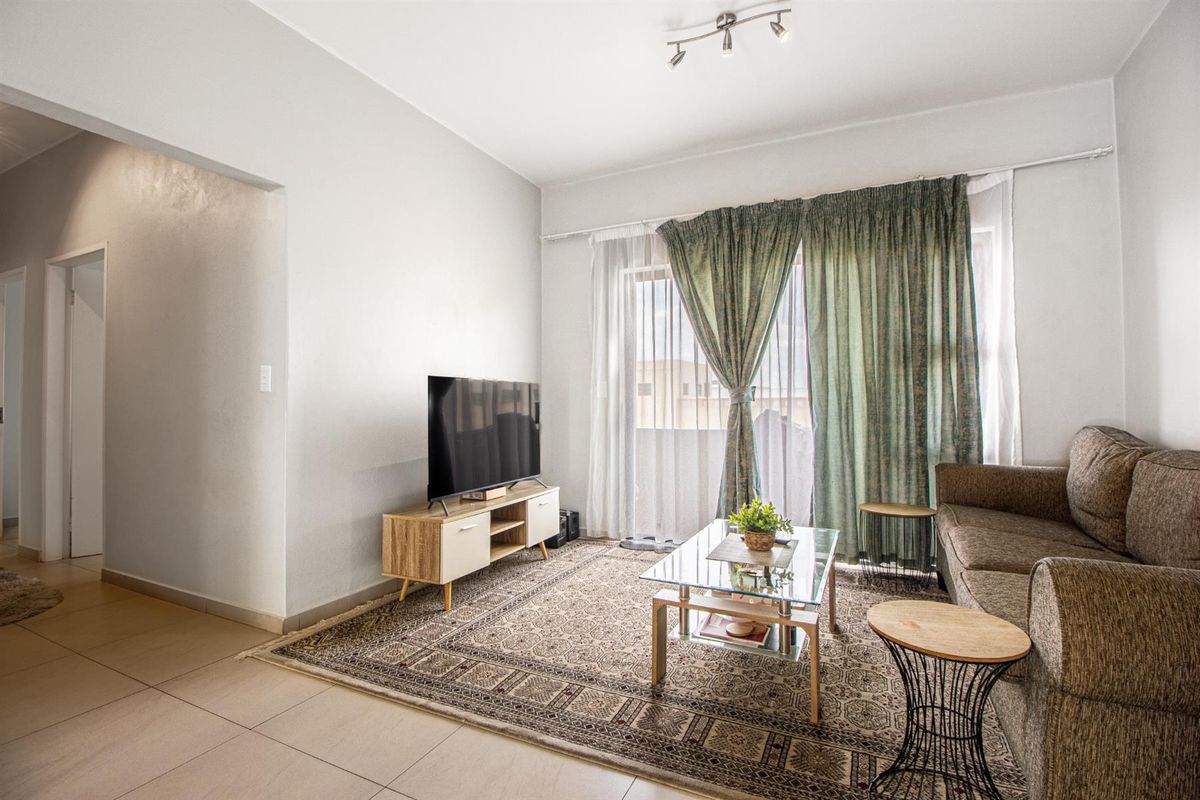 Stunning 3 Bedroom Apartment in Northriding - Photo 3