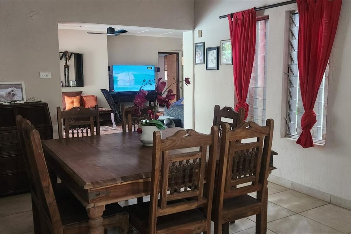 A Rare Shakas Rock Gem Offering Effortless Beachside Living - Photo 5