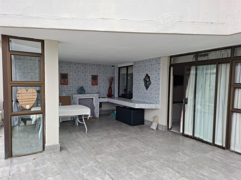 Gorgeous 3 bedroom with ocean views - Photo 7