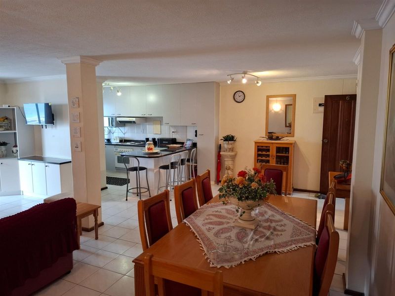 Gorgeous 3 bedroom with ocean views - Photo 2