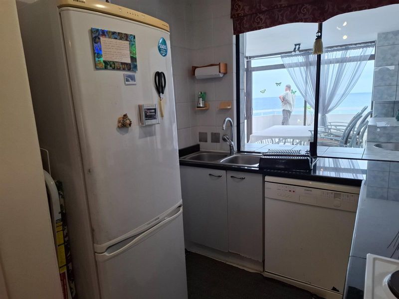 Gorgeous 3 bedroom with ocean views - Photo 5