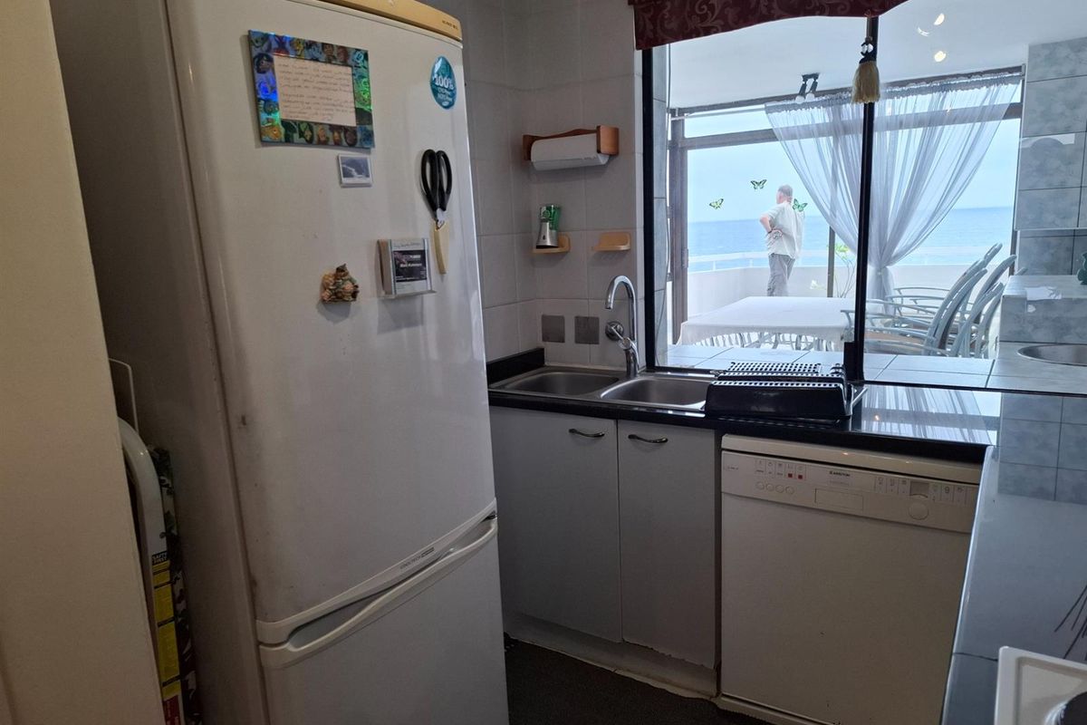 Gorgeous 3 bedroom with ocean views - Photo 5