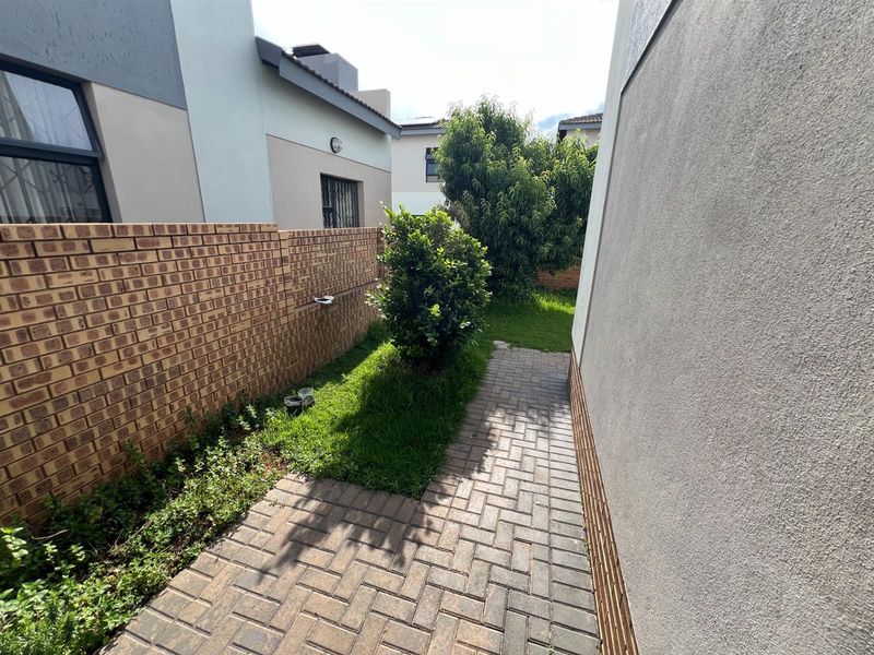 House For Sale in Thatchfield Ridge, Centurion. - Photo 2