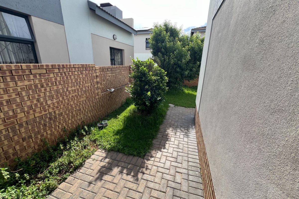House For Sale in Thatchfield Ridge, Centurion. - Photo 2