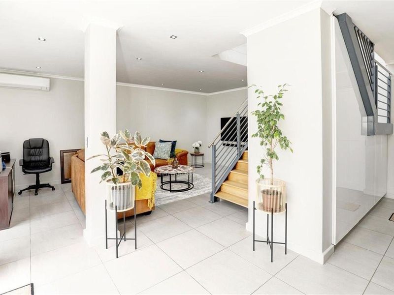 Stunning, Luxurious, Furnished Penthouse For Sale In Tyger Waterfront - Photo 8