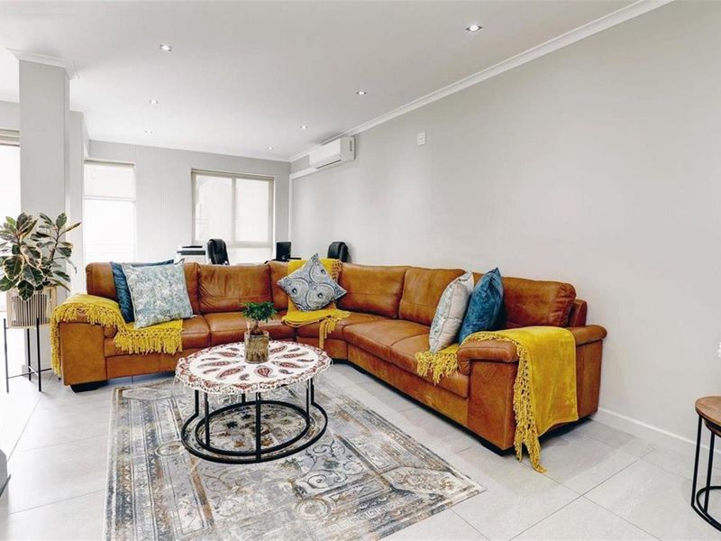 Stunning, Luxurious, Furnished Penthouse For Sale In Tyger Waterfront - Photo 9