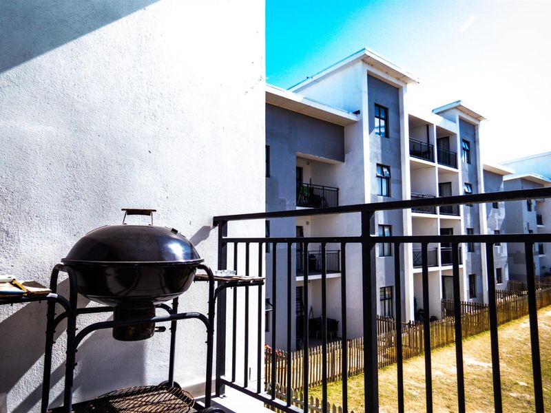 Modern unfurnished 2-Bedroom, 2-Bathroom Apartment to Rent in Ihlathi Estate, Parklands - Photo 10
