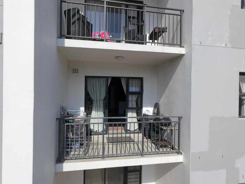 Modern unfurnished 2-Bedroom, 2-Bathroom Apartment to Rent in Ihlathi Estate, Parklands - Photo 8