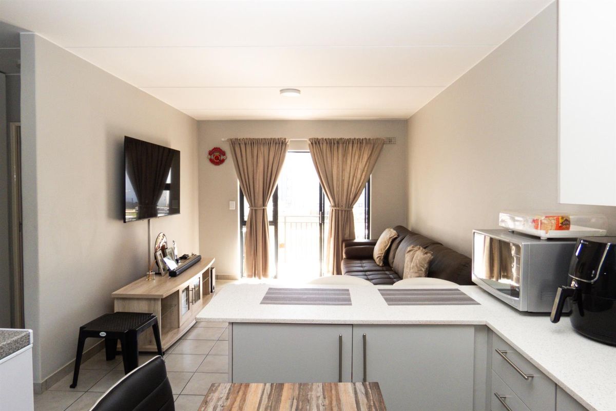 Modern unfurnished 2-Bedroom, 2-Bathroom Apartment to Rent in Ihlathi Estate, Parklands - Photo 3