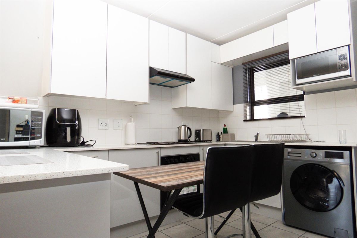 Modern unfurnished 2-Bedroom, 2-Bathroom Apartment to Rent in Ihlathi Estate, Parklands - Photo 2