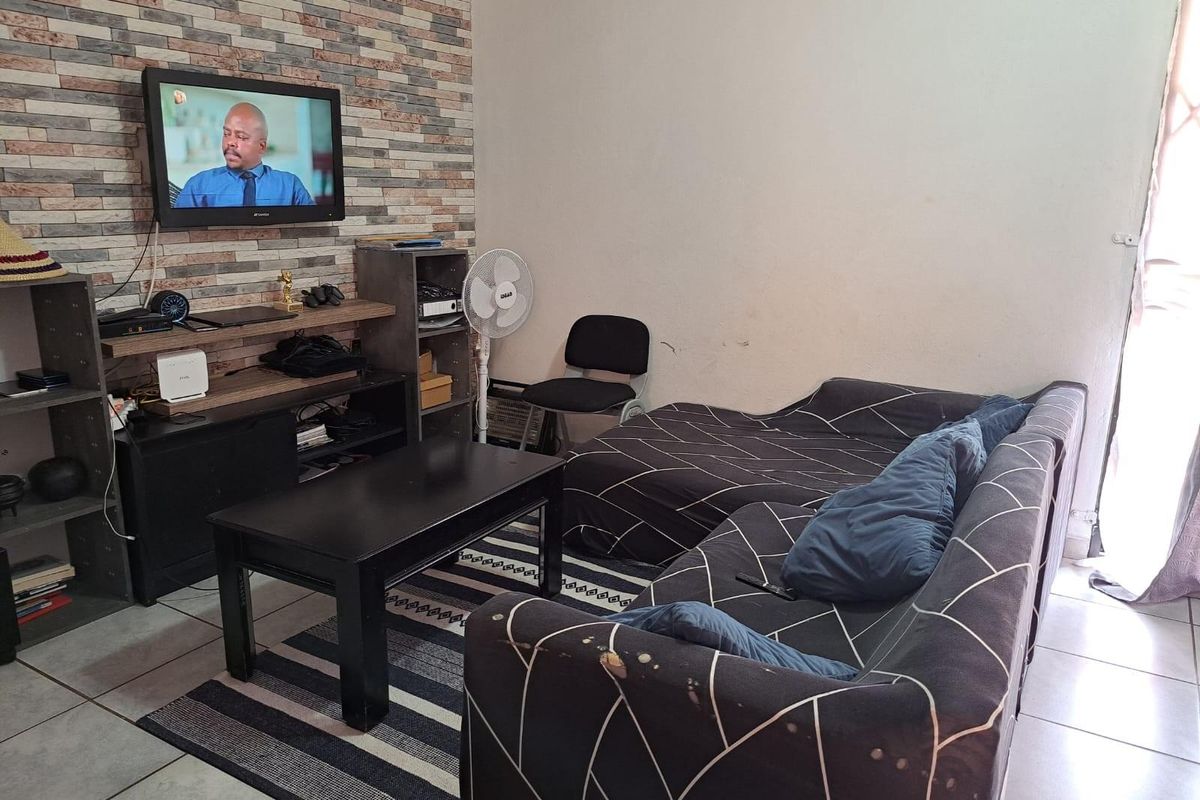 Apartment For Sale in Groblerpark Ext, Roodepoort - Photo 2