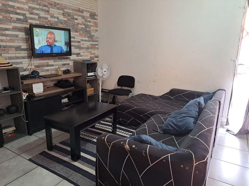 Apartment For Sale in Groblerpark Ext, Roodepoort - Photo 2