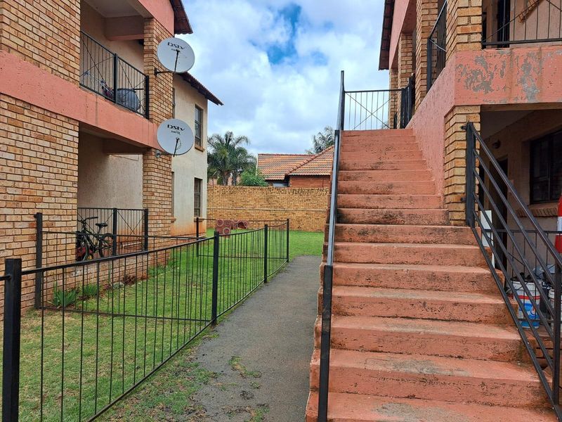 Apartment For Sale in Groblerpark Ext, Roodepoort - Photo 2