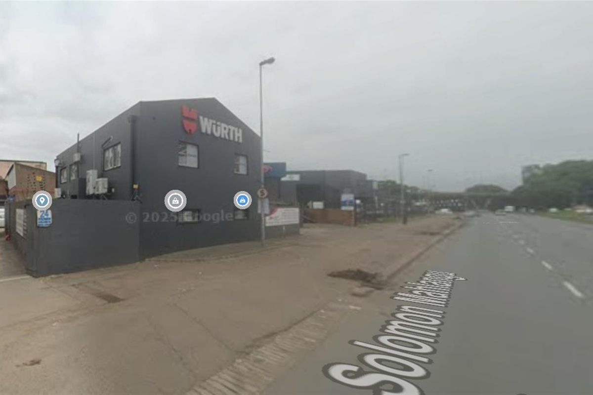 Warehouse and Retail on Prime Road Front To Let. - Photo 2