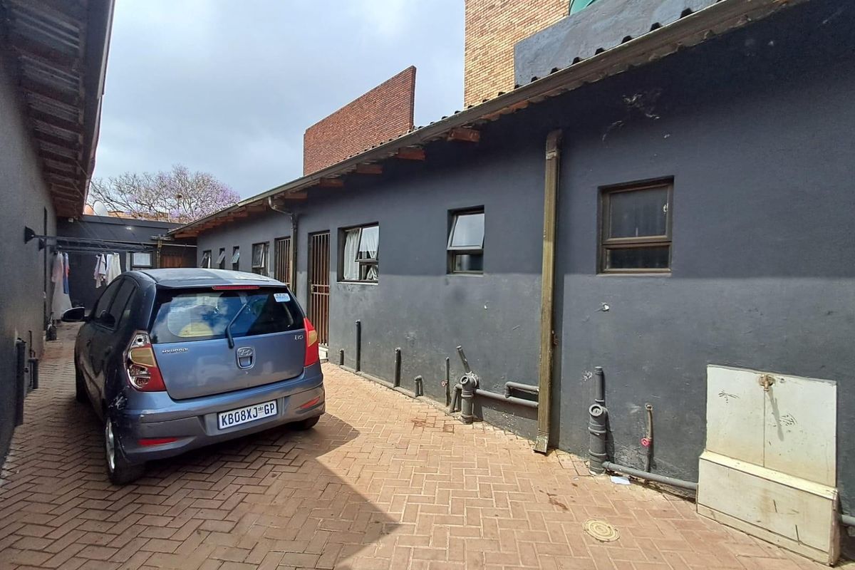 Commercial Property For Sale in Yeoville, Johannesburg - Photo 4