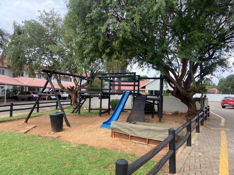 Secure Apartment for sale in Glen Marais - Photo 9