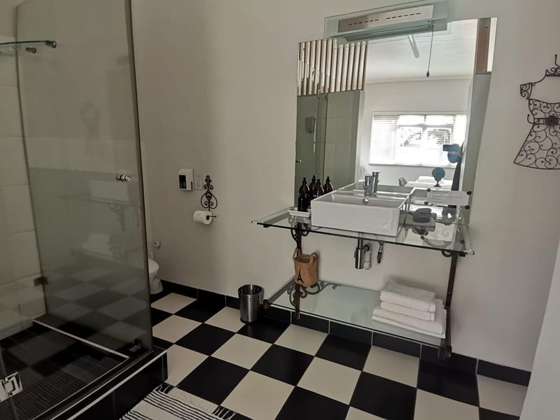 Beautiful Furnished Studio Apartment to Rent in Paarl - Photo 3