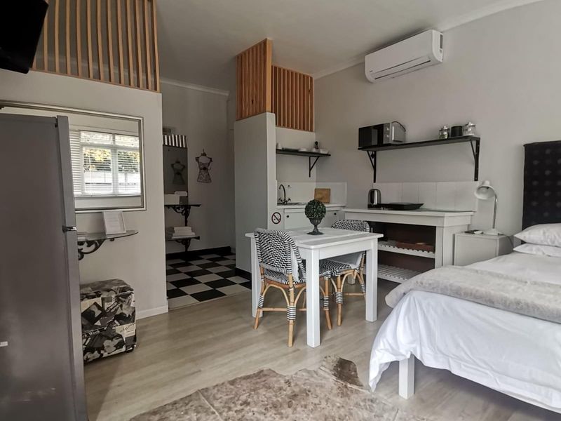 Beautiful Furnished Studio Apartment to Rent in Paarl - Photo 2