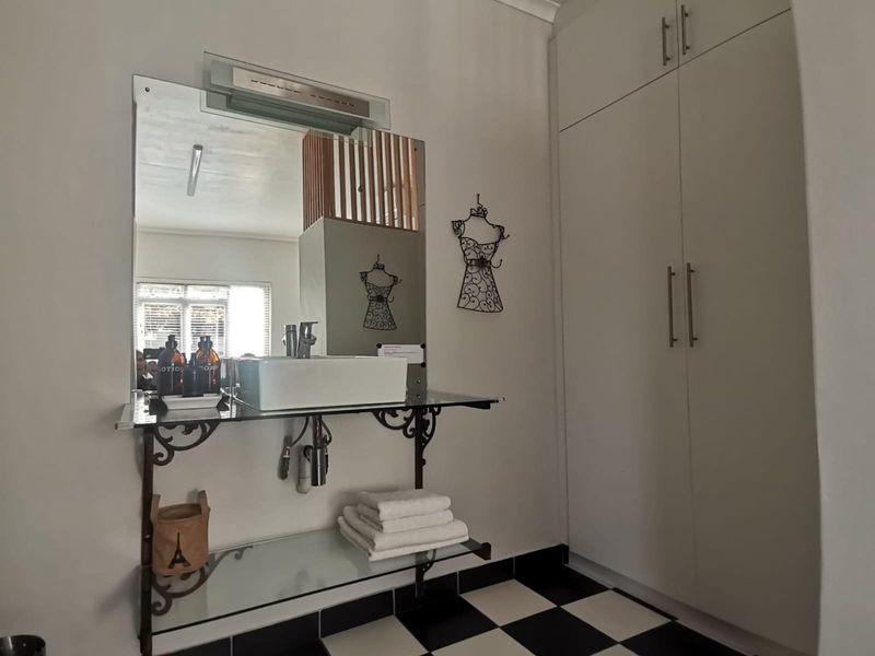 Beautiful Furnished Studio Apartment to Rent in Paarl - Photo 4