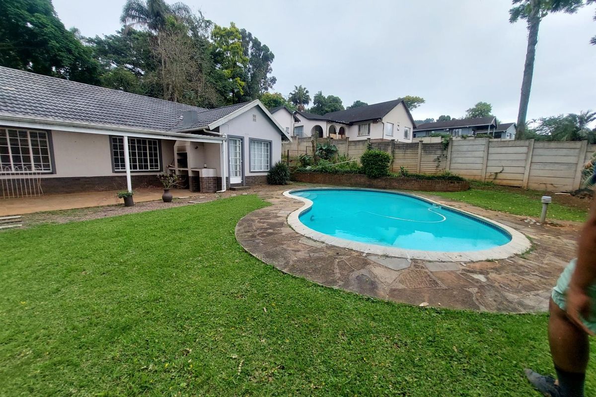 4 bed 2.5 bath property For Sale in Chase Valley Heights, Pietermaritzburg, KwaZulu Natal - Photo 3