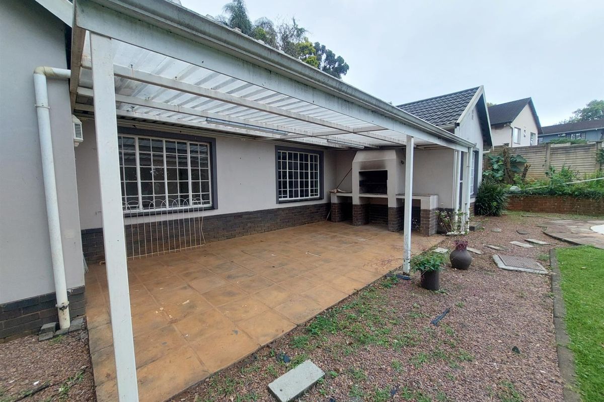 4 bed 2.5 bath property For Sale in Chase Valley Heights, Pietermaritzburg, KwaZulu Natal - Photo 4