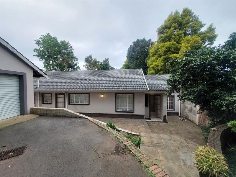 4 bed 2.5 bath property For Sale in Chase Valley Heights, Pietermaritzburg, KwaZulu Natal - Photo 8