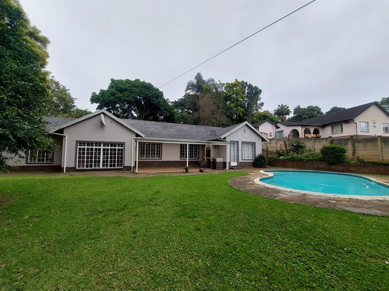 4 bed 2.5 bath property For Sale in Chase Valley Heights, Pietermaritzburg, KwaZulu Natal - Photo 2