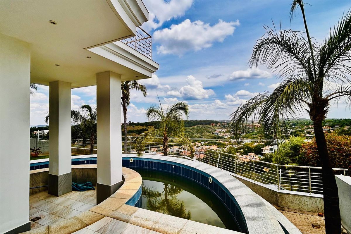 Townhouse To Rent in Waterkloof Ridge, Pretoria - Photo 2