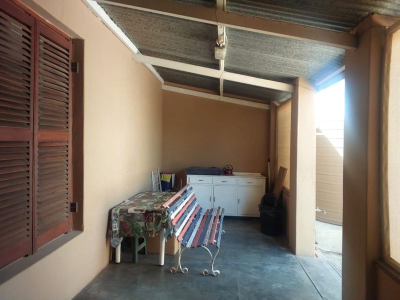 House For Sale in Ladismith - Photo 4