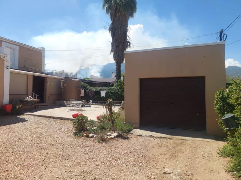 House For Sale in Ladismith - Photo 2