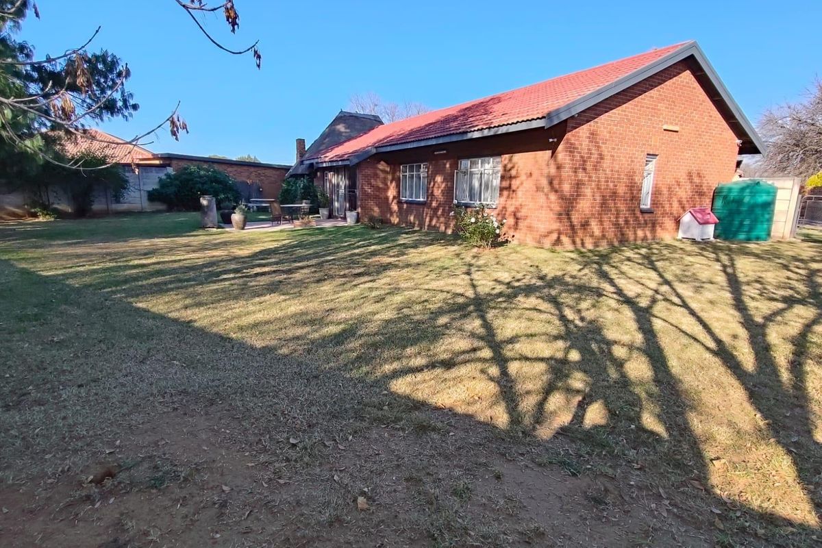 Modern Family Home - Photo 4