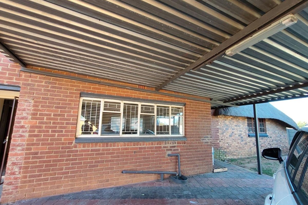 Modern Family Home - Photo 5