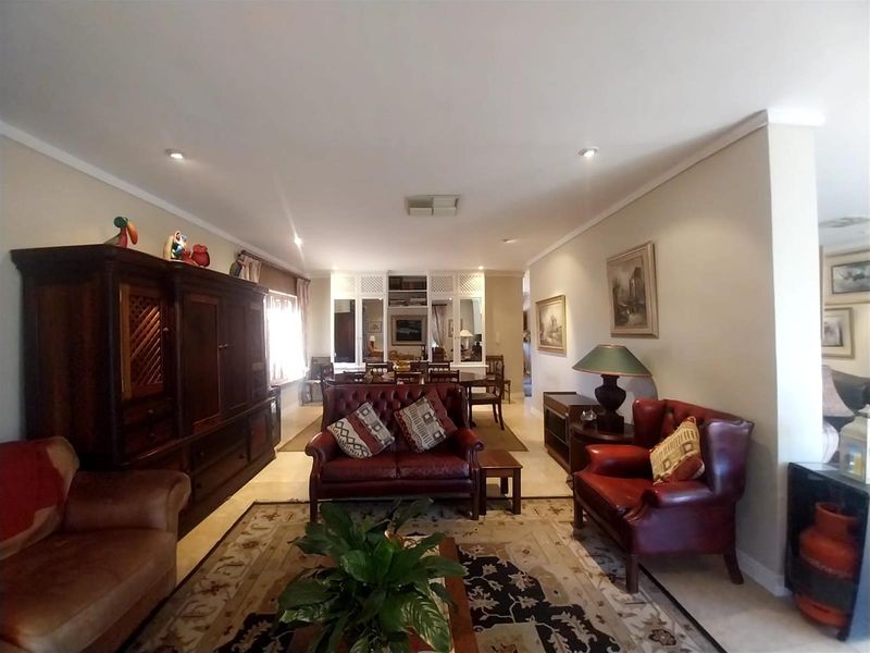 Beautiful Low-Maintenance 3-Bedroom Family Home in a Sought-After Area - Photo 3
