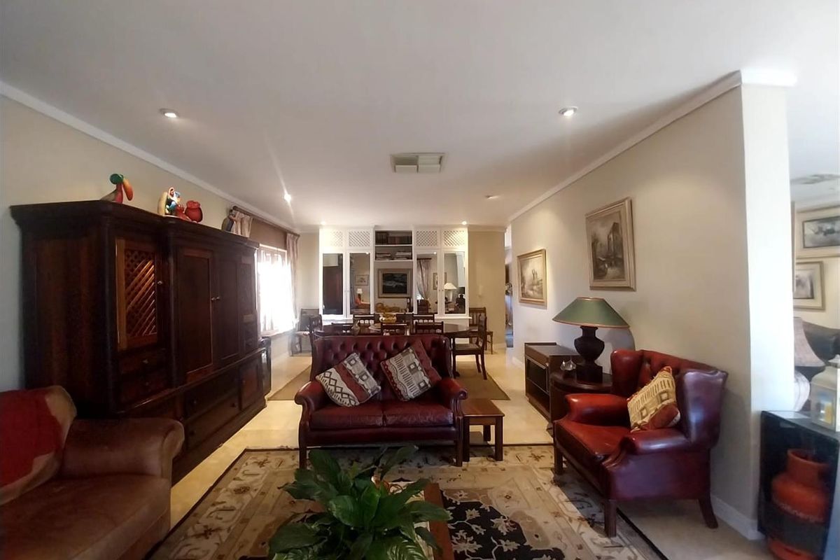 Beautiful Low-Maintenance 3-Bedroom Family Home in a Sought-After Area - Photo 3