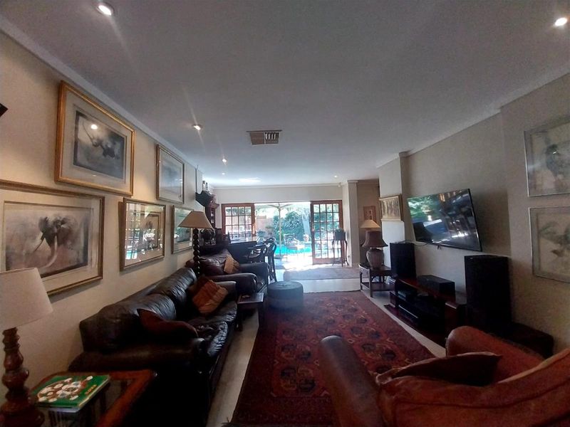 Beautiful Low-Maintenance 3-Bedroom Family Home in a Sought-After Area - Photo 4