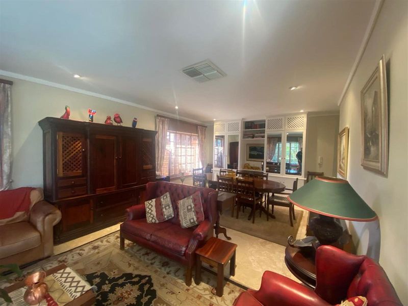 Beautiful Low-Maintenance 3-Bedroom Family Home in a Sought-After Area - Photo 9