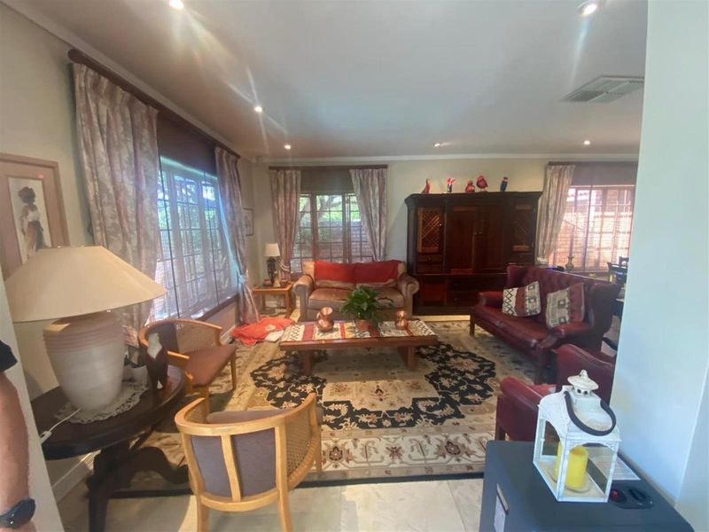 Beautiful Low-Maintenance 3-Bedroom Family Home in a Sought-After Area - Photo 7