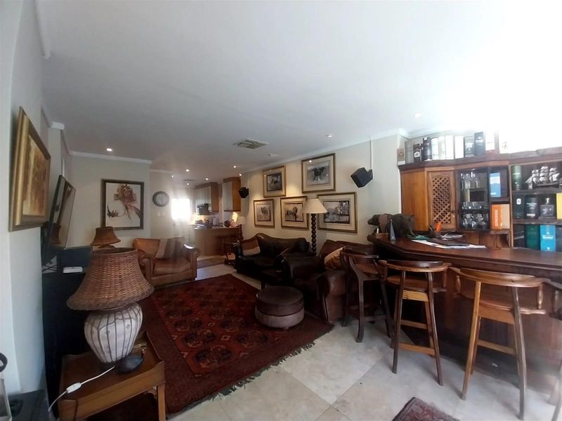 Beautiful Low-Maintenance 3-Bedroom Family Home in a Sought-After Area - Photo 6