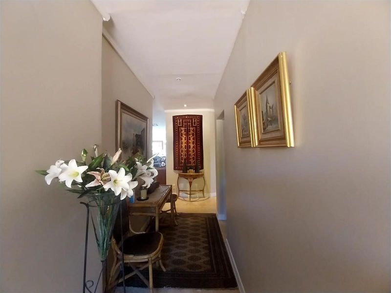 Beautiful Low-Maintenance 3-Bedroom Family Home in a Sought-After Area - Photo 2