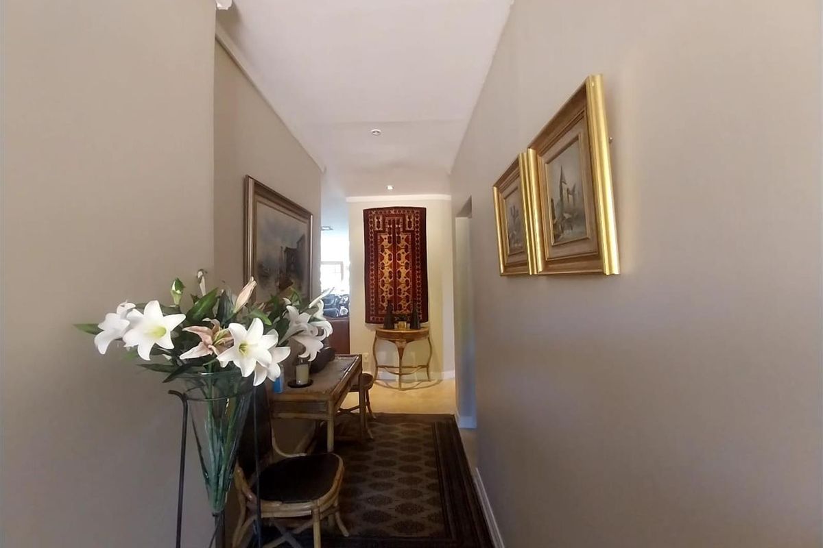 Beautiful Low-Maintenance 3-Bedroom Family Home in a Sought-After Area - Photo 2