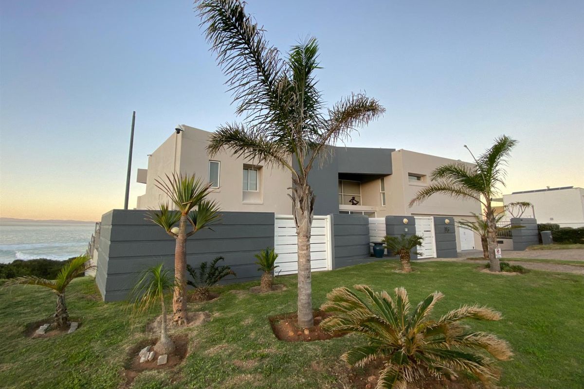House For Sale in Wavecrest, Jeffreys Bay - Photo 2